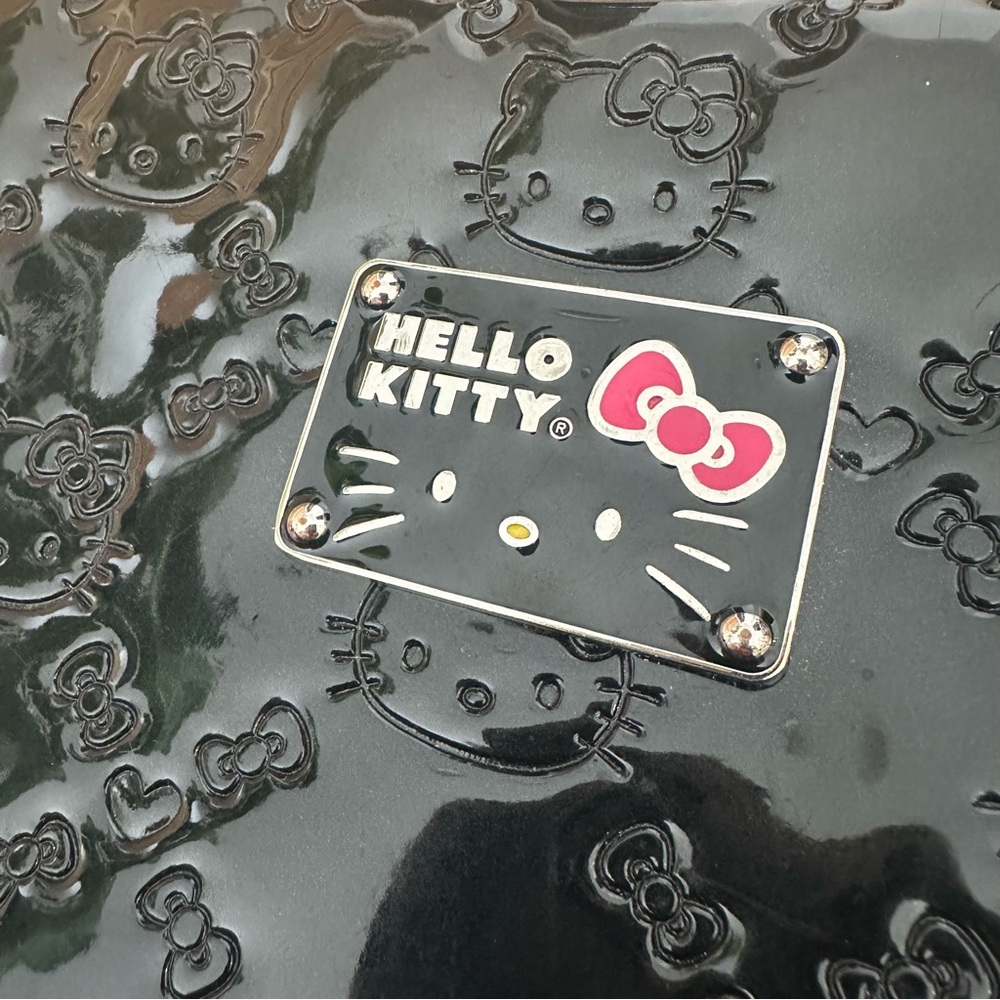 Hello Kitty Embossed Laptop Case - Picture 2 of 4